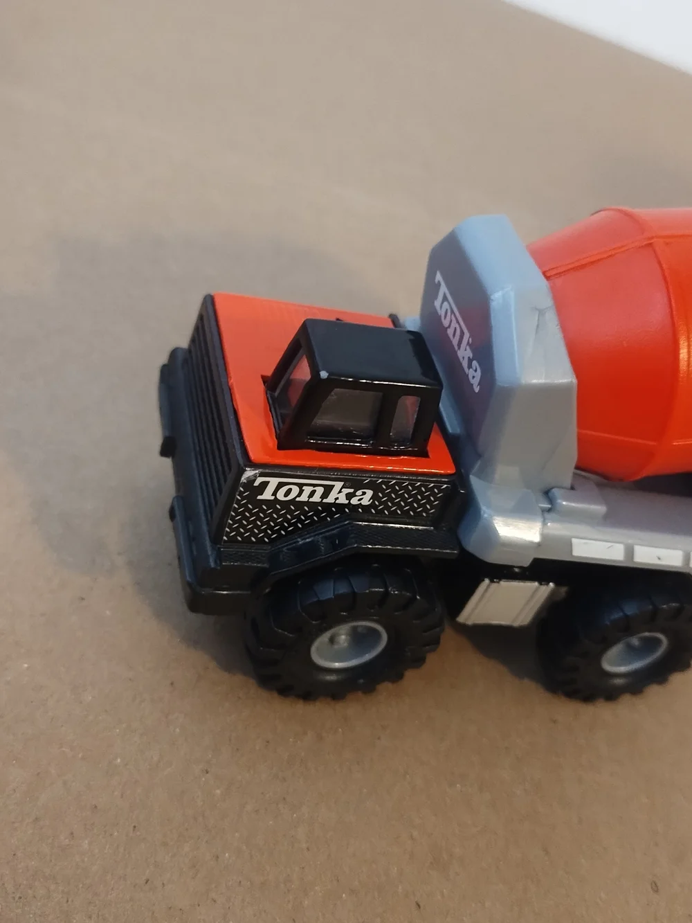 Vintage 2007 Maisto Tonka Cement Mixer Diecast/Plastic Truck red and black gray